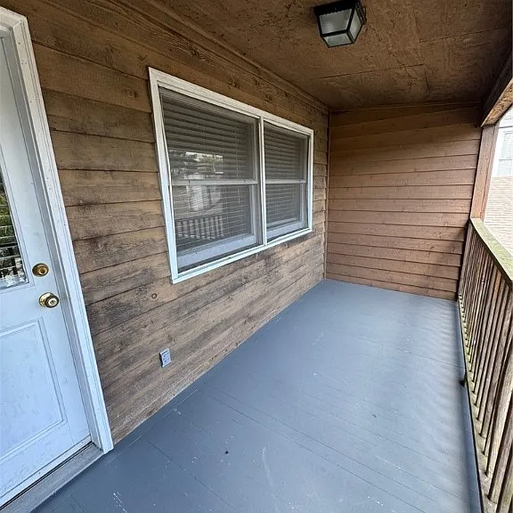 412 E Hall St — Photo 13