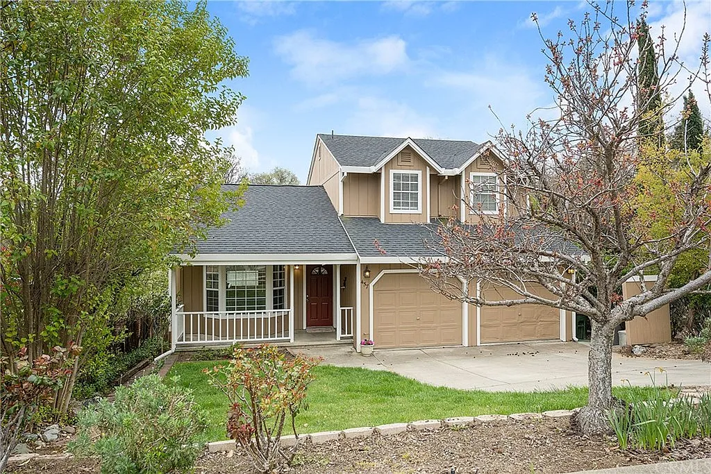 457 Hillcrest Dr photo 1
