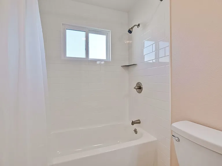 1425 Sunshadow Ln — Photo 28