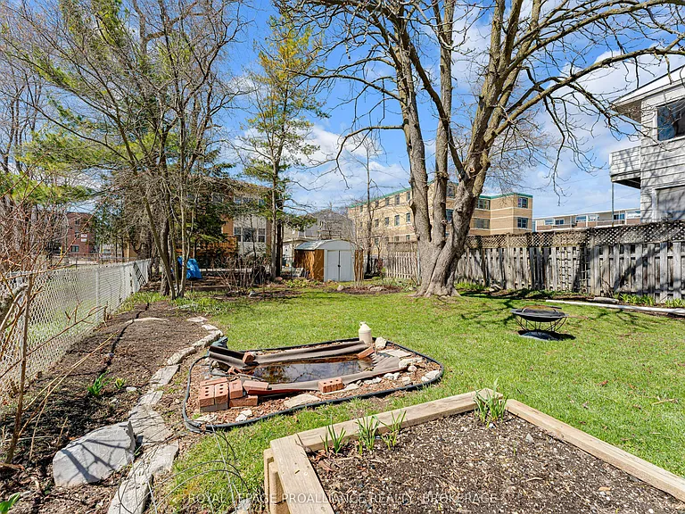 524 College St — Photo 30