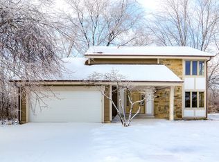 30W290 Ridgewood Ct, Warrenville, IL 60555