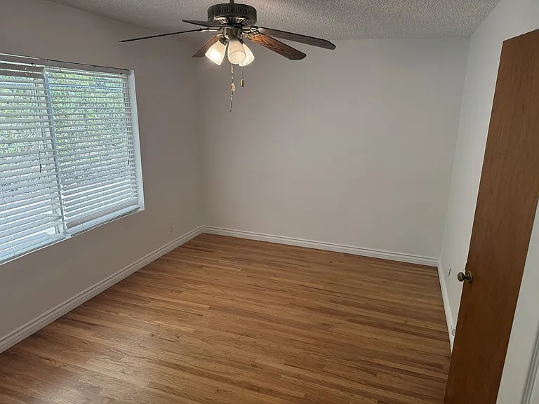 4623 Lowell Ave — Photo 18
