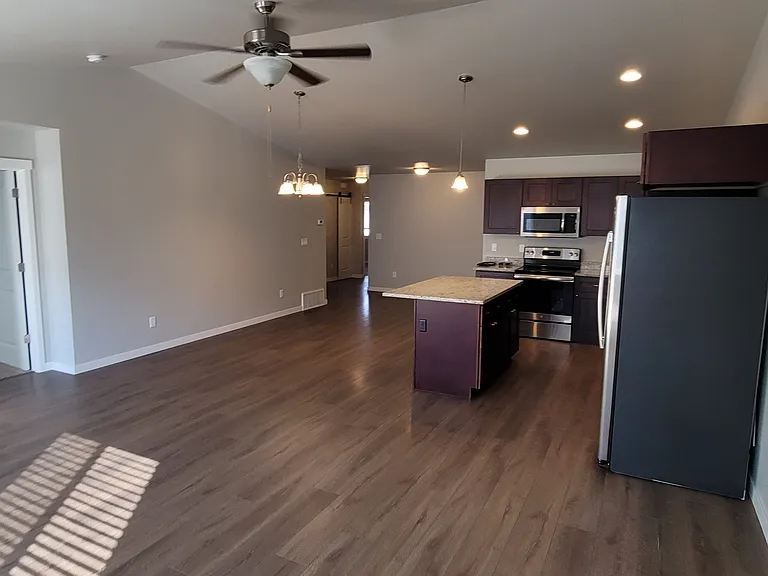 808 Foxglove Dr — Photo 5