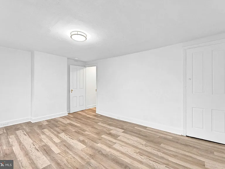 28 W Airy St — Photo 14