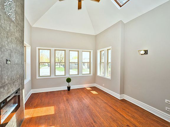 5th image of 5062 N Austin Ave