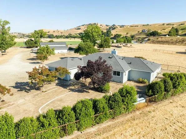 401 Cowden Rd, Hollister, CA 95023