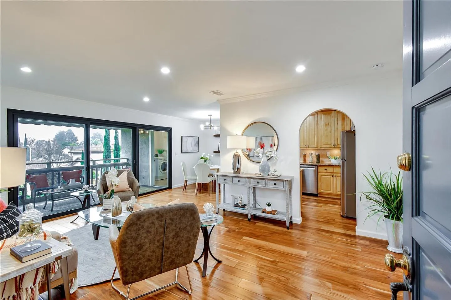 2737 Mauricia Ave #B photo 1