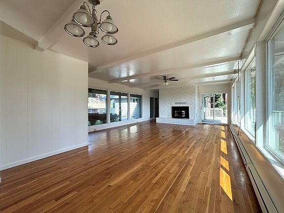 4th image of 221 Gillette Rd