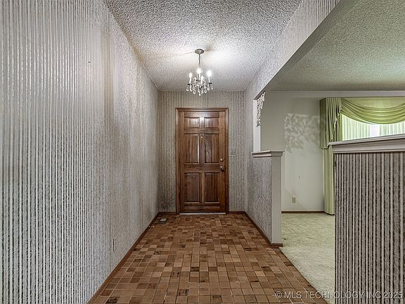 5th image of 21 S Mayfield St