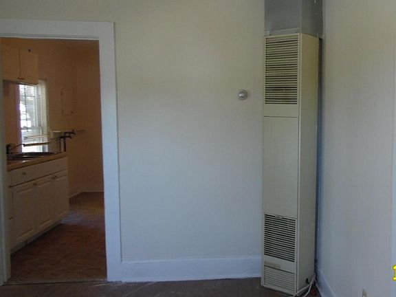 3rd image of 1274 Oak Ave