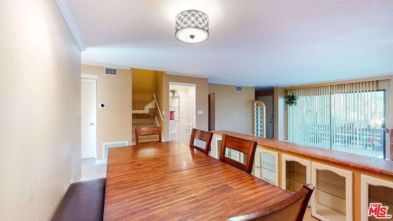3 bed, 1919 sqft, $4,300 — Photo 4