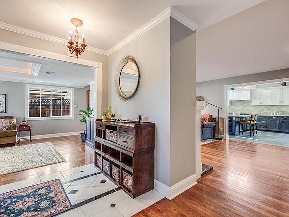3rd image of 1550 Edgewood Way