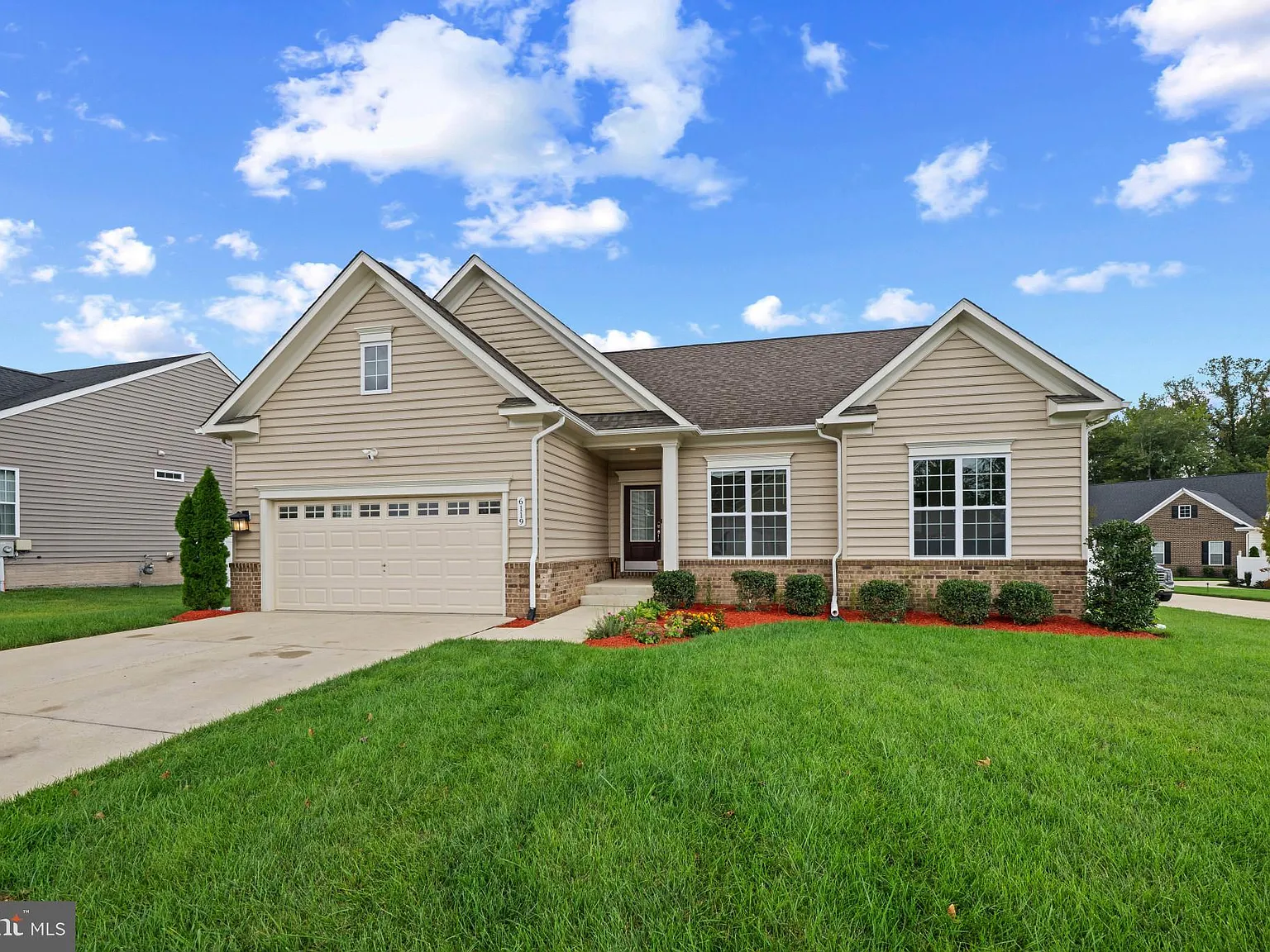 4 bed, 3.0 bath, 1939 sqft, $4,600 — Photo 1