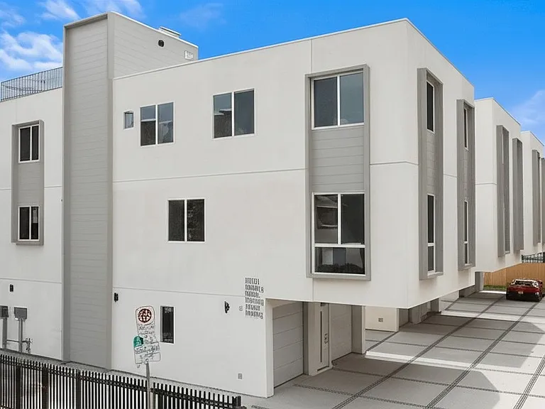 10746 Hortense St #1/2 — Photo 16
