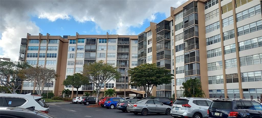 1000 Saint Charles Pl APT 209
