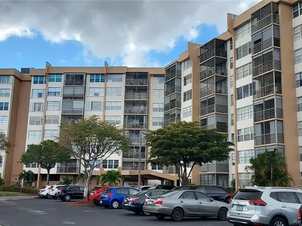 1000 Saint Charles Pl APT 209, Pembroke Pines, FL 33026