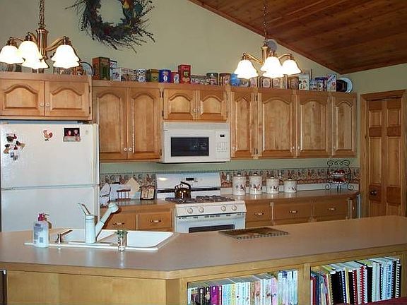 Kitchen with large center