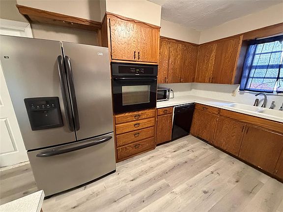 5th image of 202 S Locust St
