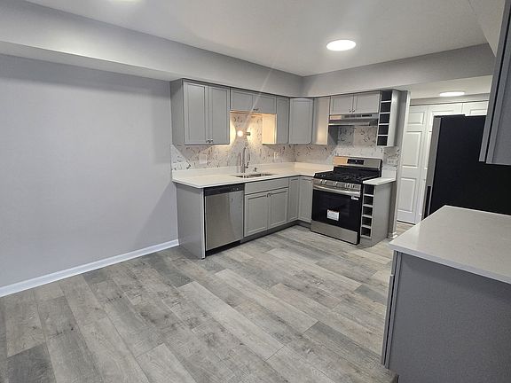 4th image of 1688 Queensbury Cir #0