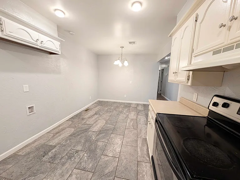 2412 SE 51st St — Photo 6