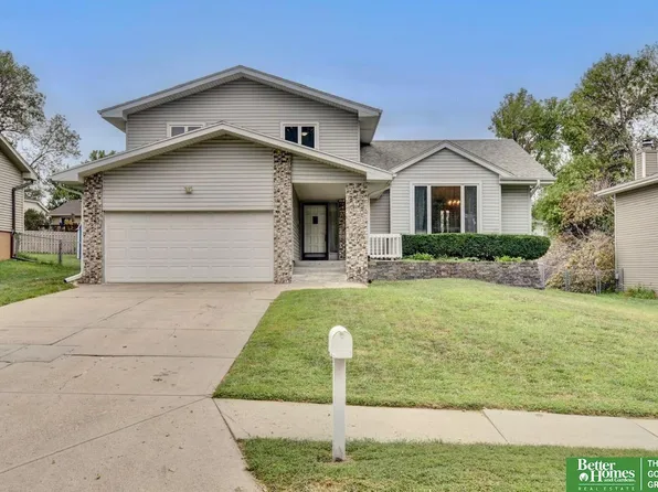 1411 Cherry Tree Ln, Papillion, NE 68133