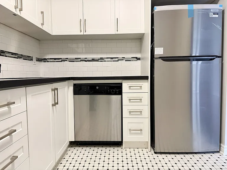 440 Rathburn Rd — Photo 12