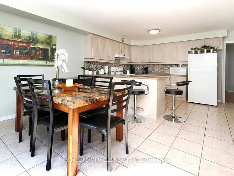 29 Denison Ave — Photo 4