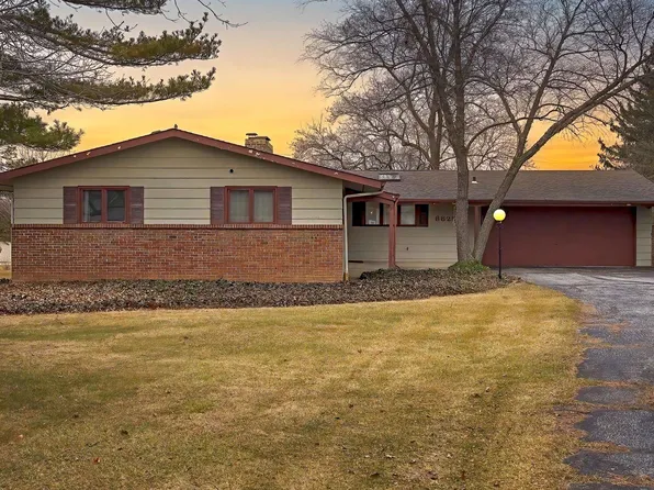 8825 Manor Dr, Fort Wayne, IN 46825