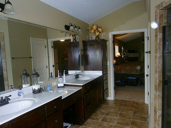 Double sinks in master suite