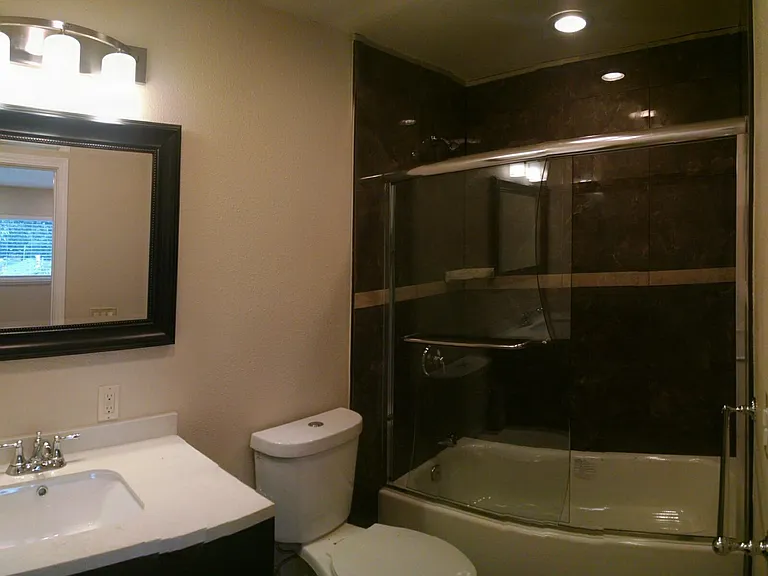 446 Roosevelt Ave #4 — Photo 3