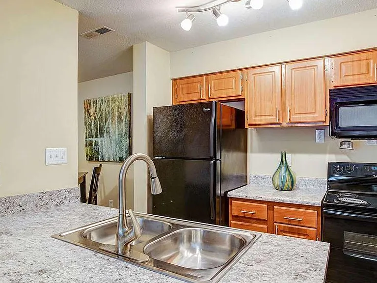 Highland Oaks Apartments — Photo 7
