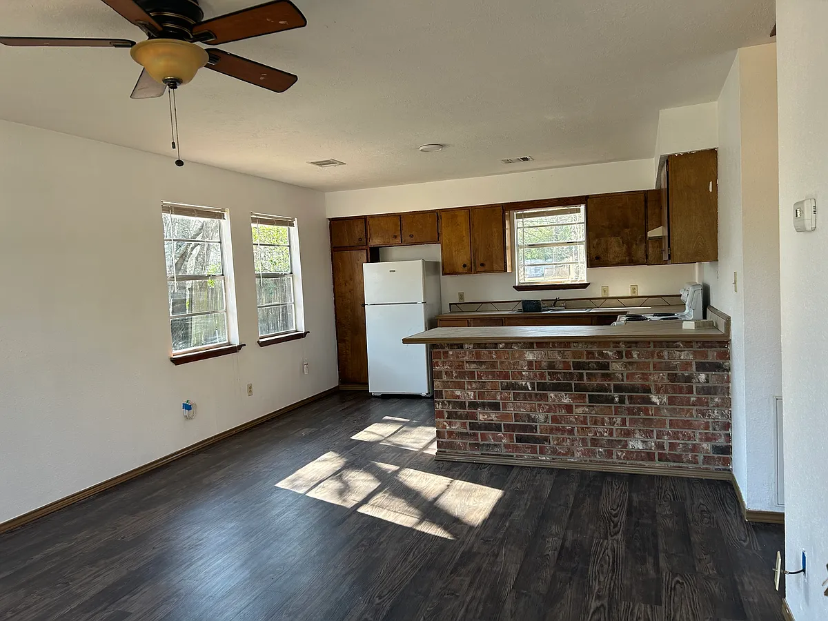 Building Photo - 25450 Ipes Rd #1