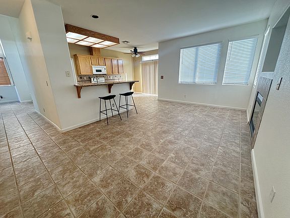 4th image of 152 Oxburough Dr