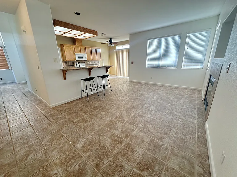 152 Oxburough Dr — Photo 9