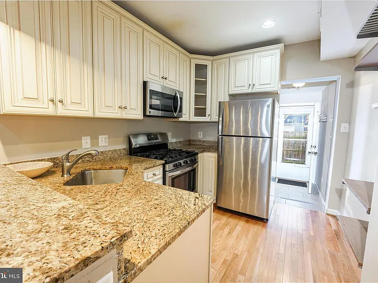 Granite, Stainless Steel Appliances