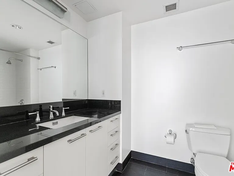 416 S Spring St #608 — Photo 18