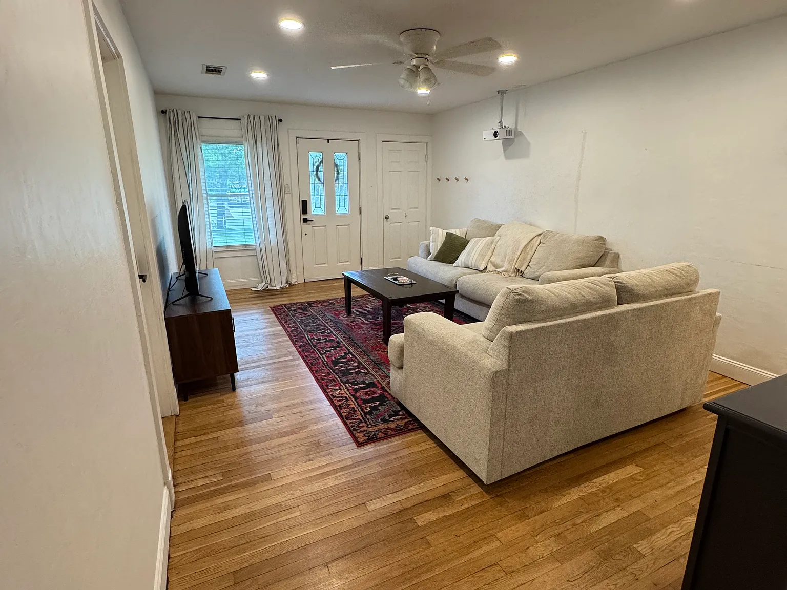 4 bed, 1480 sqft, $2,800 — Photo 4