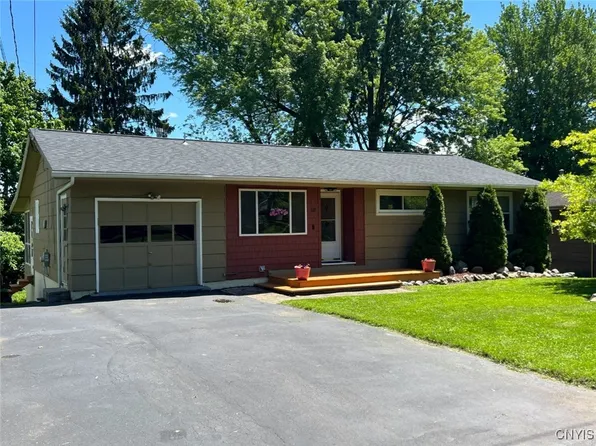 107 Stonecrest Dr, Syracuse, NY 13214