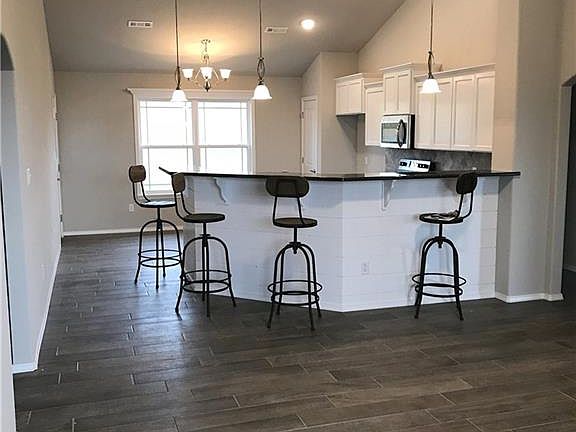 4th image of 1131 Shanna Dr