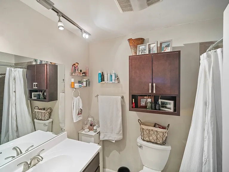 159 W Goethe St — Photo 32