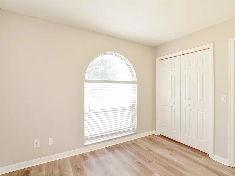 909 Vassar Dr — Photo 13
