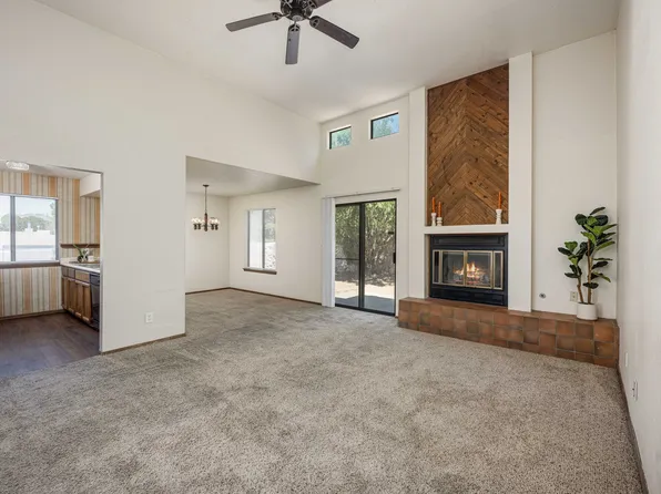 1005 Roadrunner Ct, Las Cruces, NM 88011