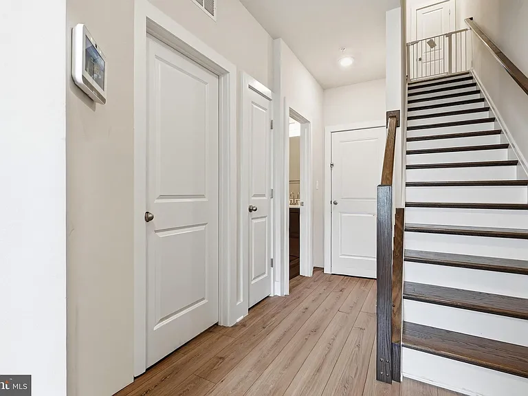 153 Locke St — Photo 6