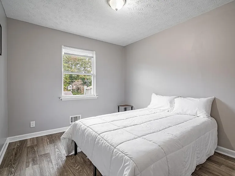 Candler Woods Dr — Photo 1