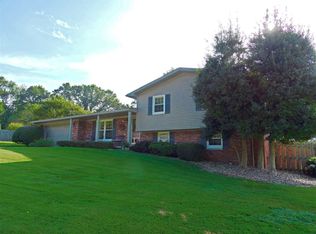 7310 Greenbriar Dr, Evansville, IN 47710