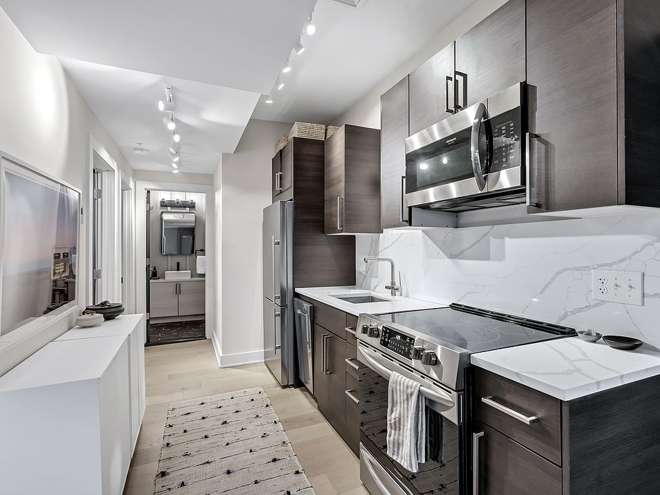 1st image of 182 Waterman St #2A