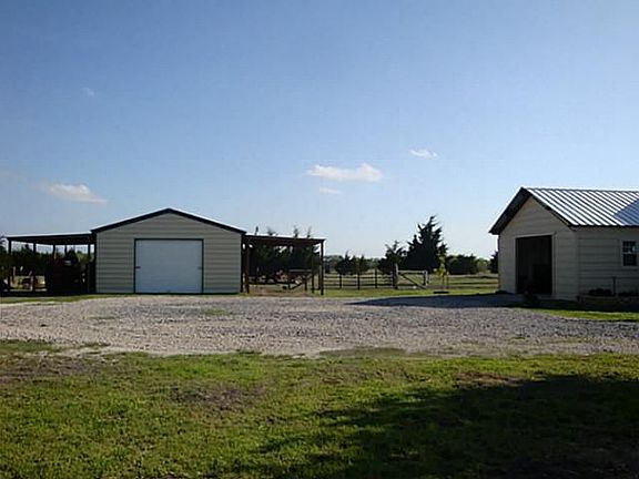 4th image of 844 County Road 2730