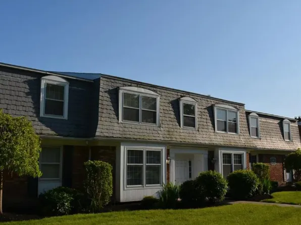 45 Guilford Ln APT 5, Amherst, NY 14221