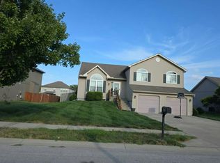 8915 N Essex Dr, Kansas City, MO 64156