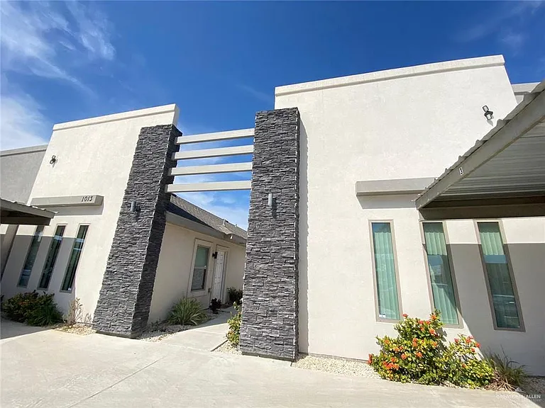 1013 E La Cantera Ave #3 — Photo 1